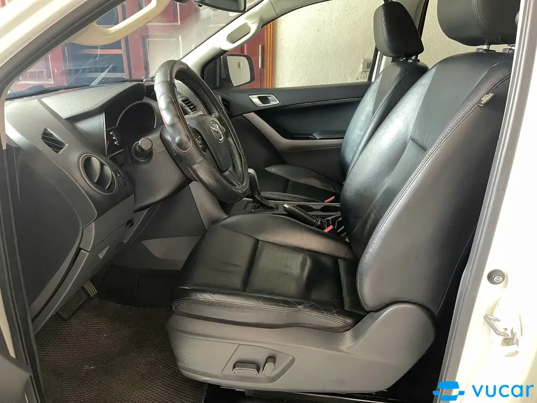 Mazda Bt50 Luxury 2.2L 4x2 AT 2020 - Nội thất 5