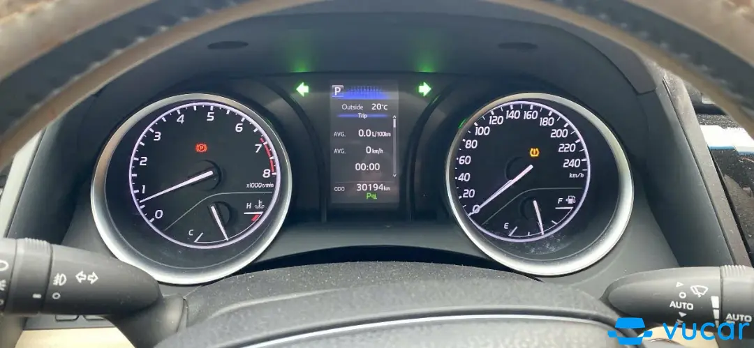 Toyota Camry 2.0G 2020 - Nội thất 1