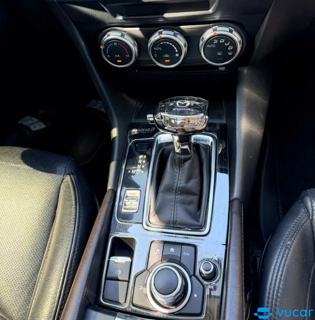 Mazda 3 2.0L Sedan 2017 - Nội thất 11