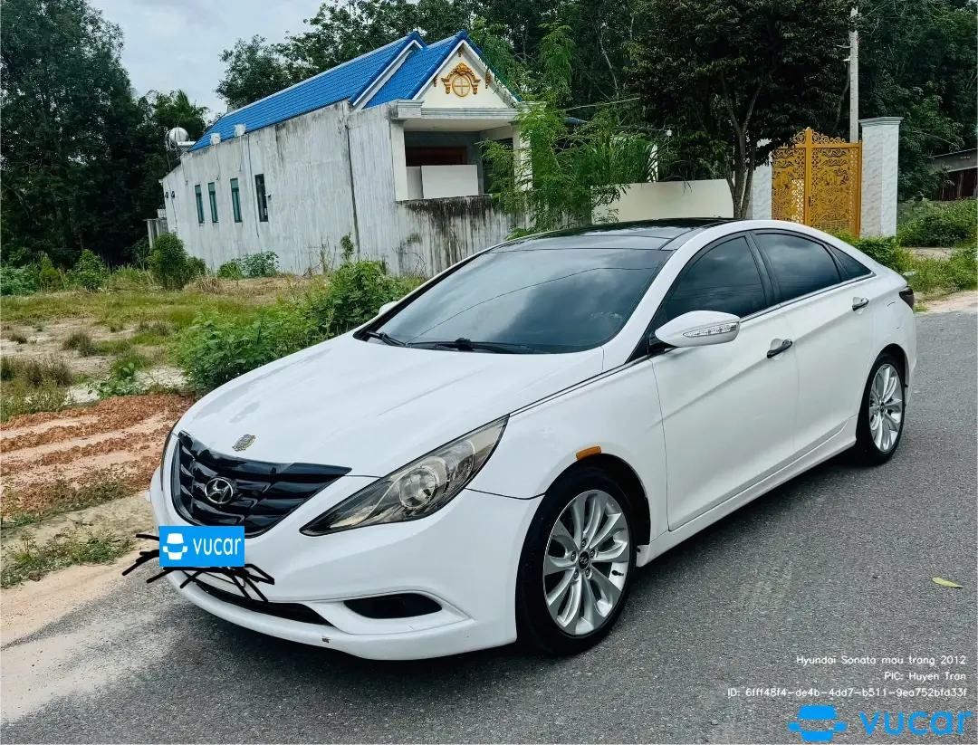 Hyundai Sonata màu trắng 2012