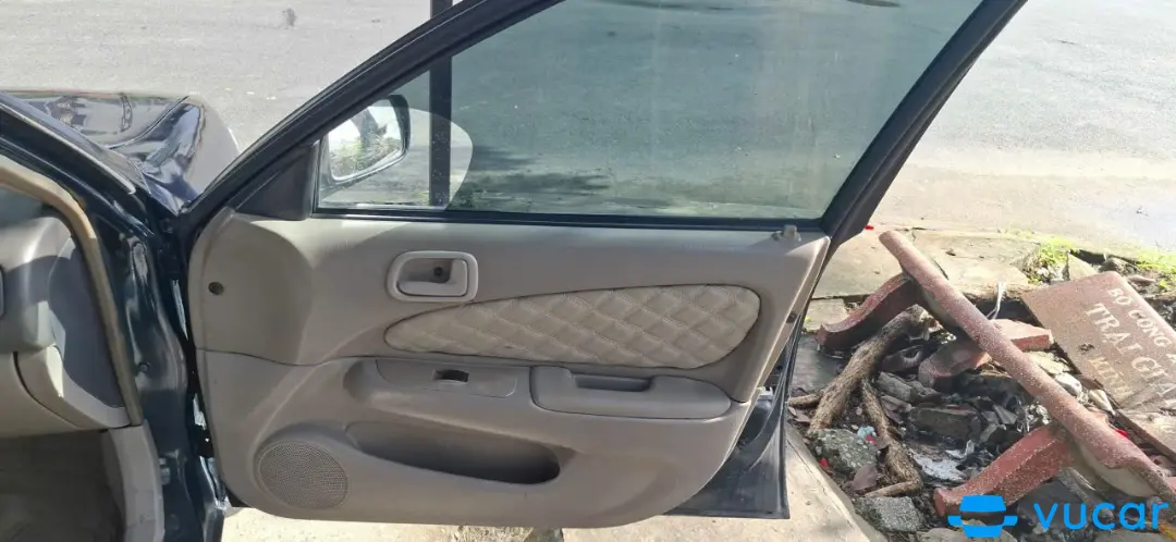 Toyota Vios 1.5 MT 2004 - Khoang động cơ 2