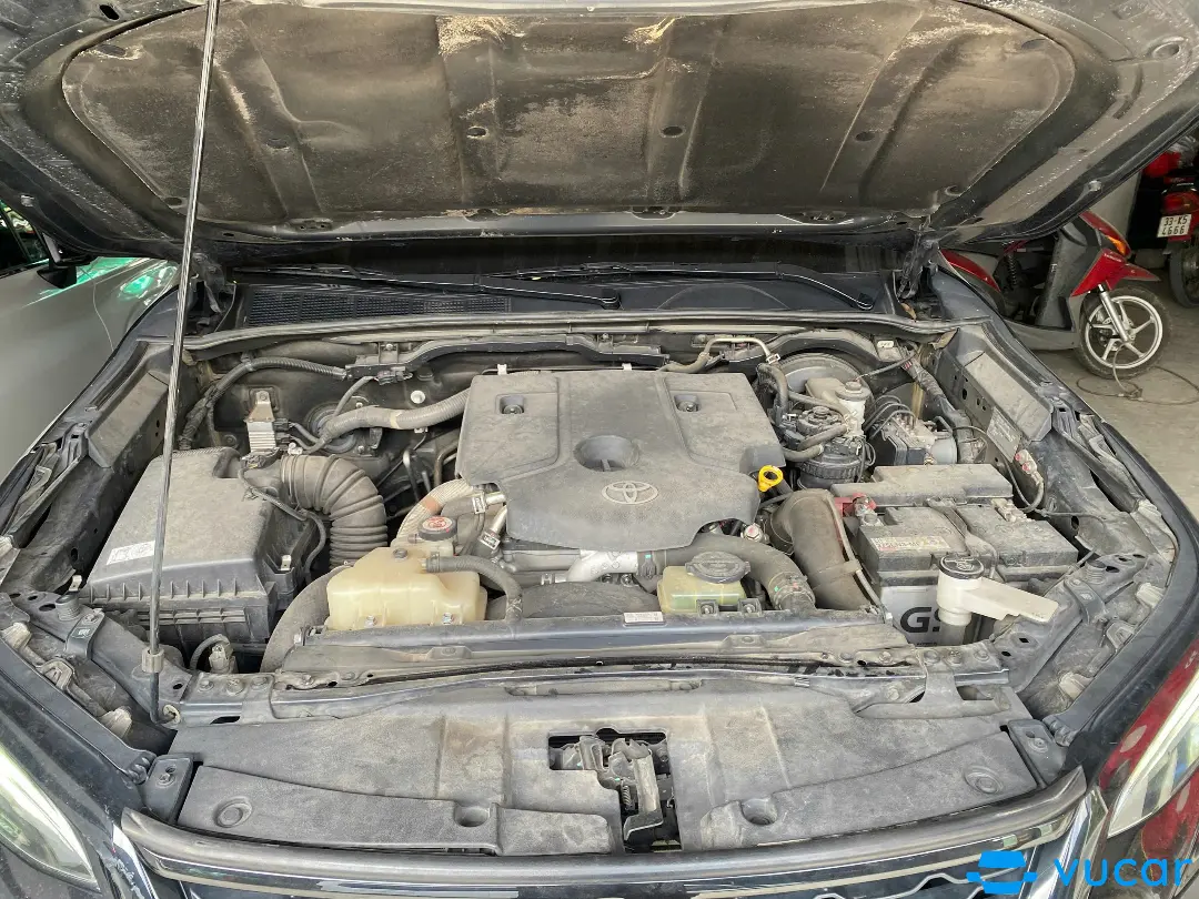 Toyota Fortuner Legender 2.4L 4x2 AT 2022 - Khoang động cơ 1