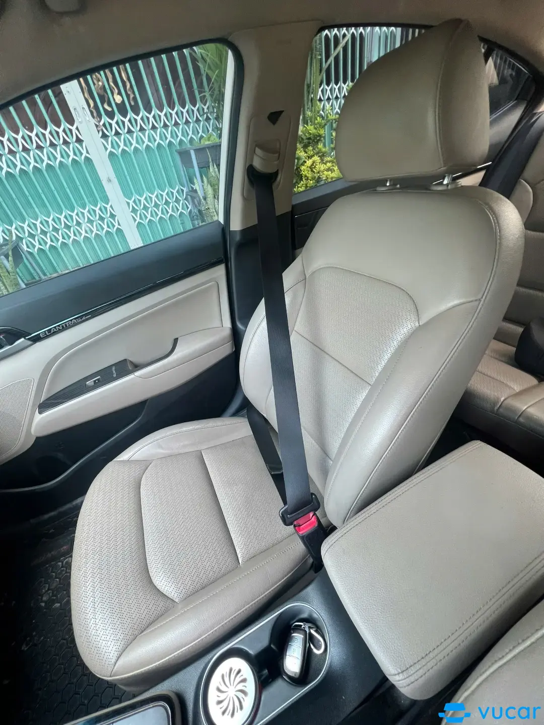 Hyundai Elantra 2.0 AT 2018 - Nội thất 2