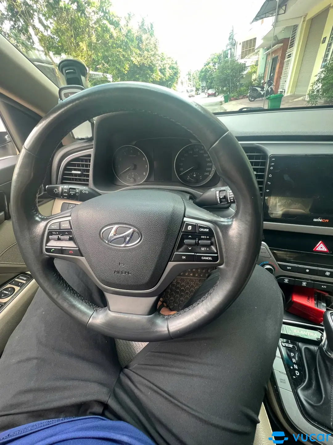 Hyundai Elantra 2.0 AT 2018 - Nội thất 5
