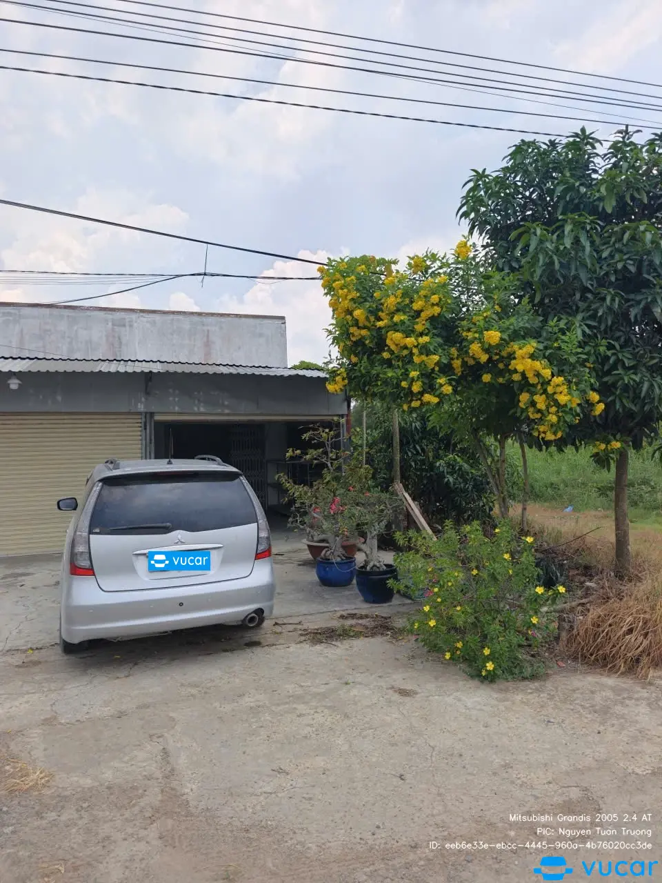 Mitsubishi Grandis 2005 2.4 AT - Ngoại thất 1