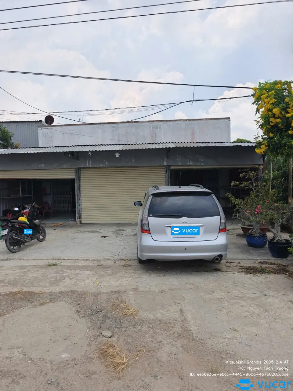 Mitsubishi Grandis 2005 2.4 AT - Ngoại thất 2