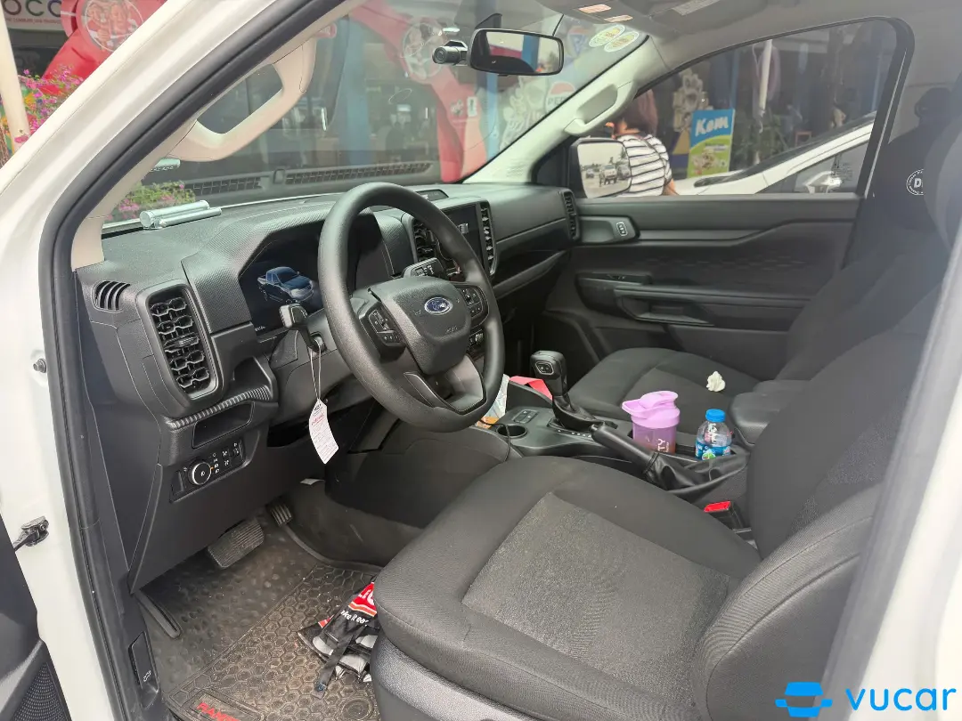 Ford Ranger XLS 2.0L 4x2 AT 2025 - Nội thất 2