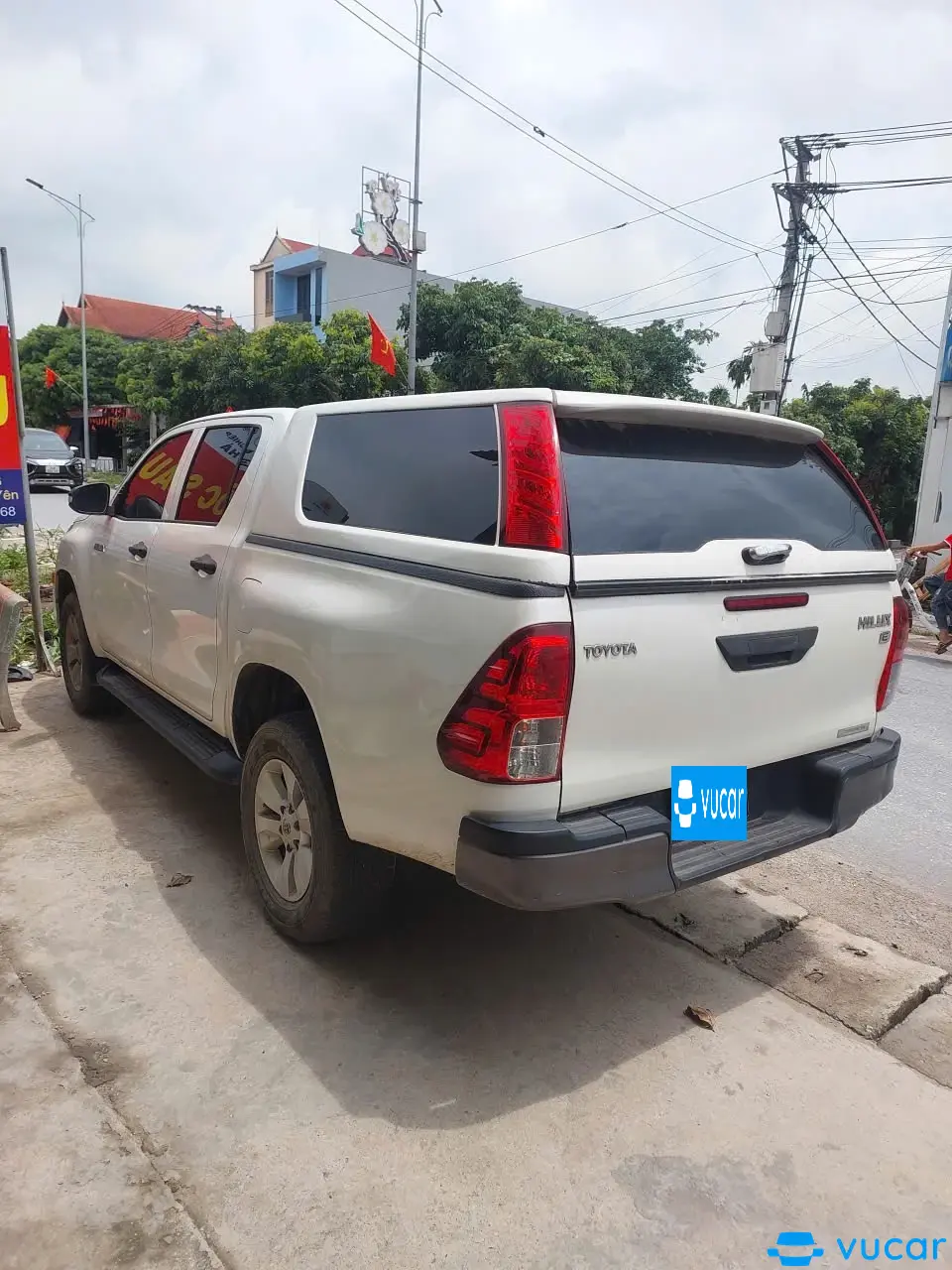 Toyota Hilux 2.4E 4x2 MT 2019 - Ngoại thất 1