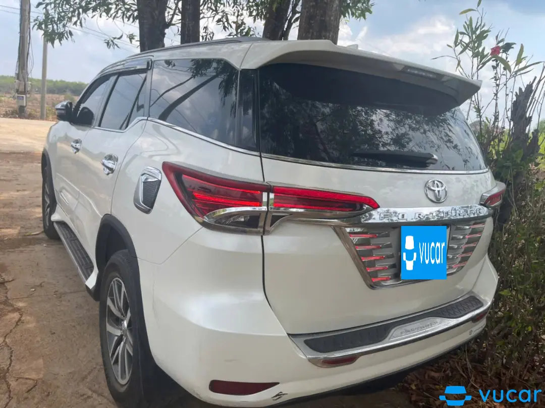 Toyota Fortuner 2.8V 4x4 AT 2018 - Ngoại thất 5