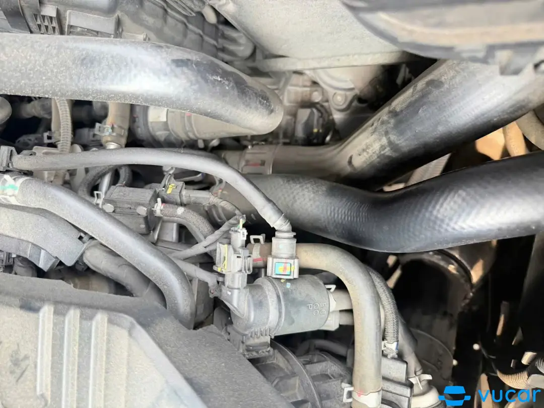 Hyundai Custin Cao Cấp 2.0T 2023 - Khoang động cơ 1