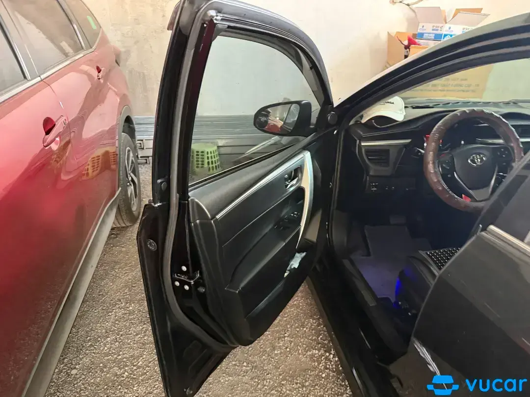 Altis 2.0 mầu đen, 2015 - Nội thất 4