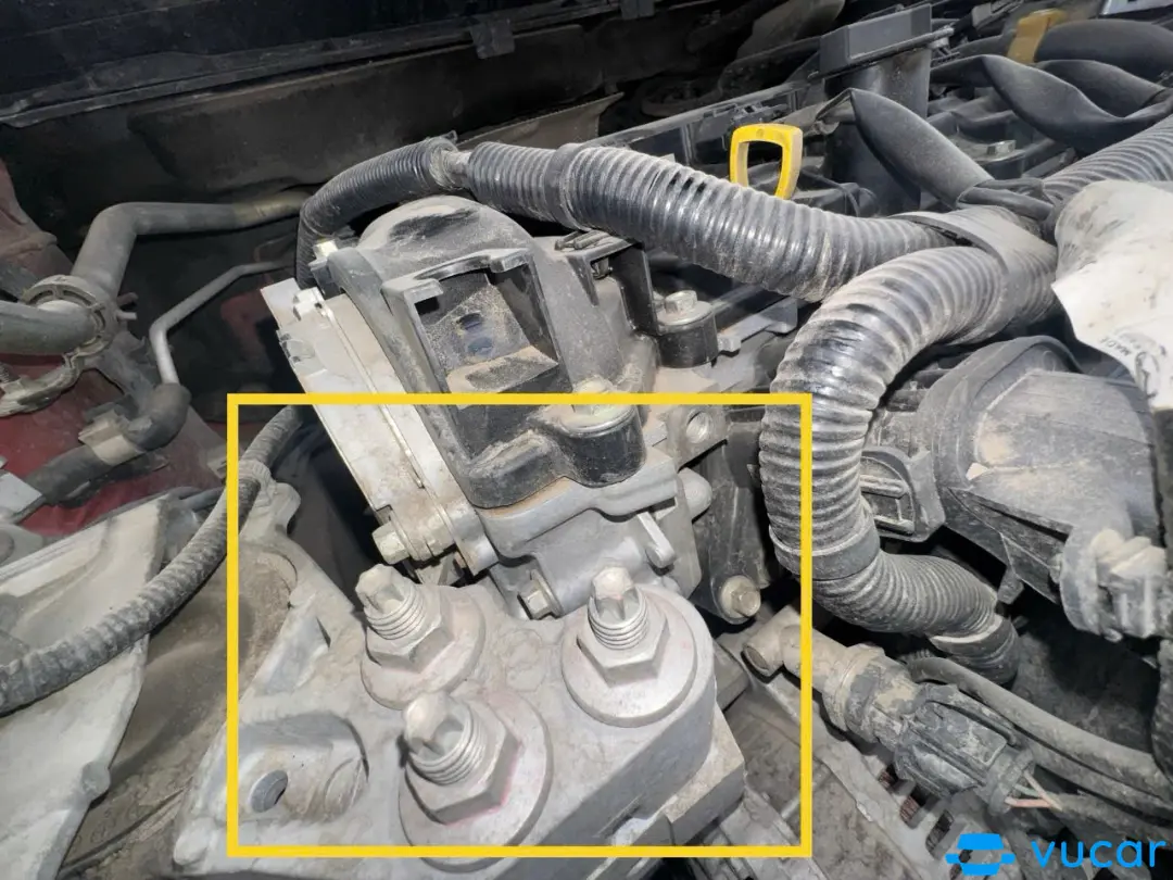 mazda 3 2019  - Khoang động cơ 3