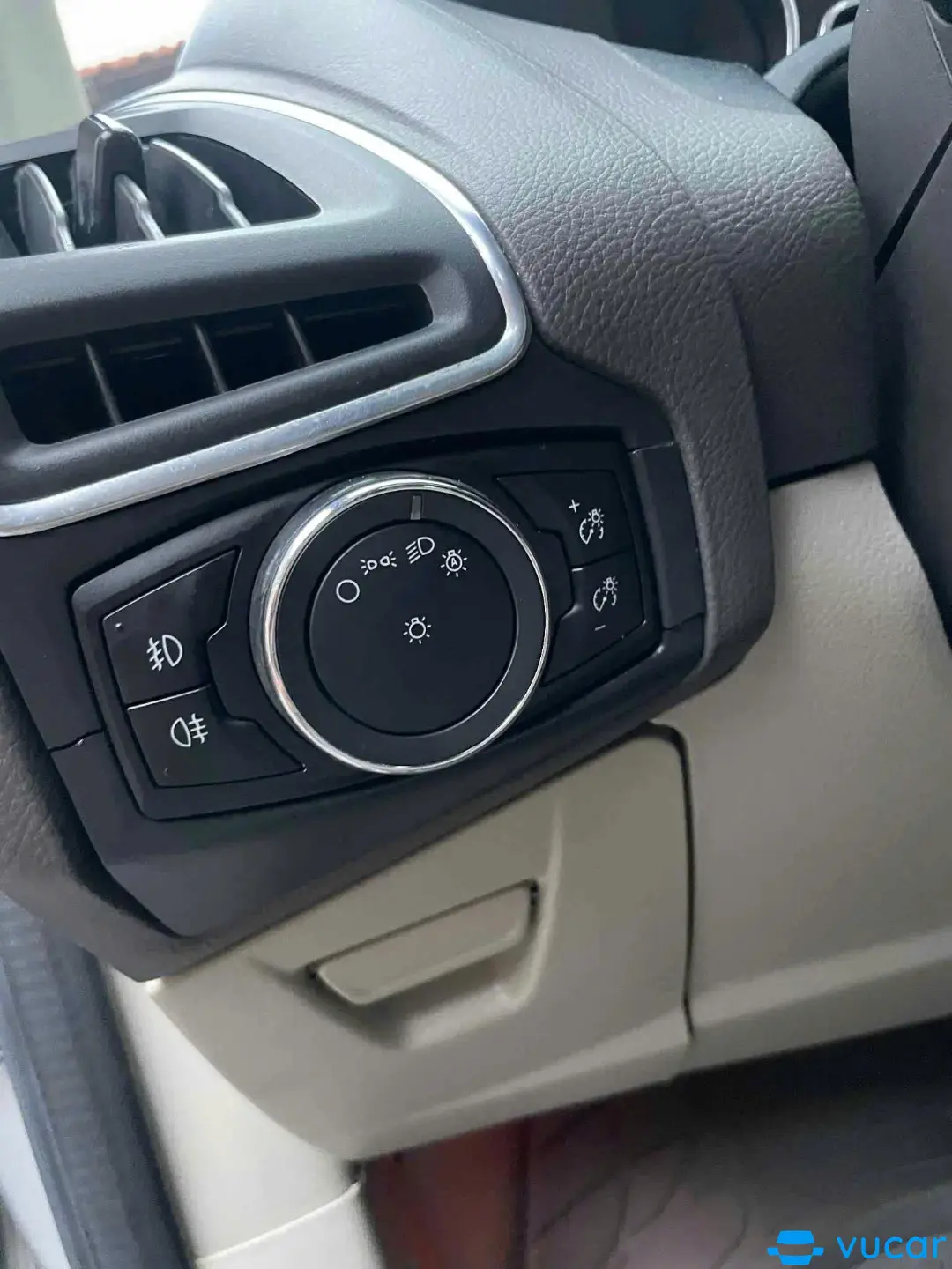 Ford Focus Titanium 2.0 AT 2015 - Nội thất 6