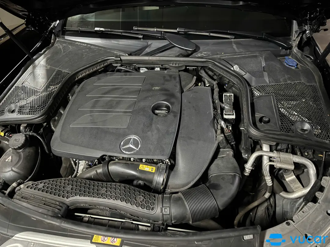 Mercedes C class C180 AMG 2022 - Khoang động cơ 1