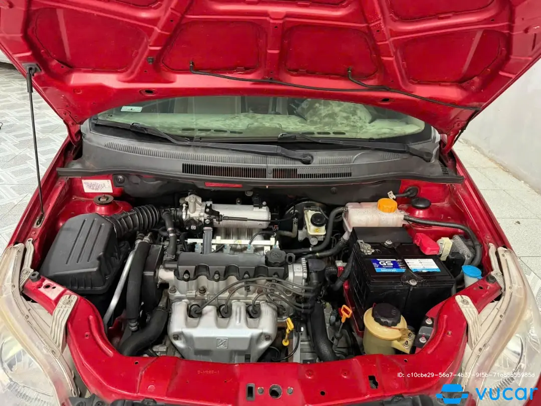 Chevrolet Aveo AT 2014 - Khoang động cơ 2