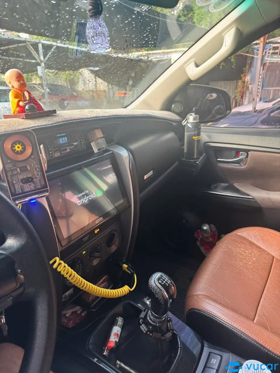 Toyota Fortuner 2.4G 4x2 MT 2017 - Nội thất 2