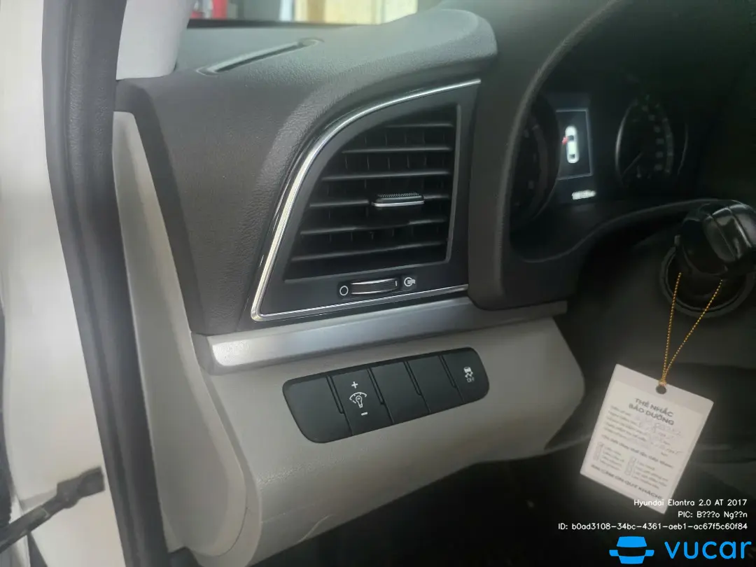 Hyundai Elantra 2.0 AT 2017 - Nội thất 15