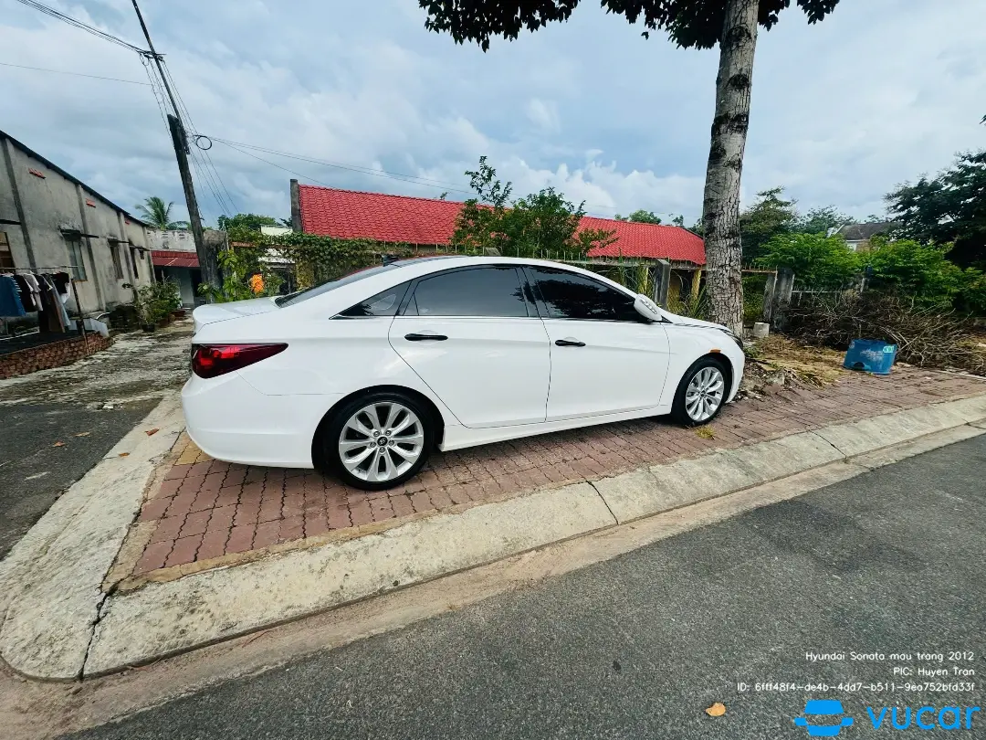 Hyundai Sonata màu trắng 2012 - Ngoại thất 4