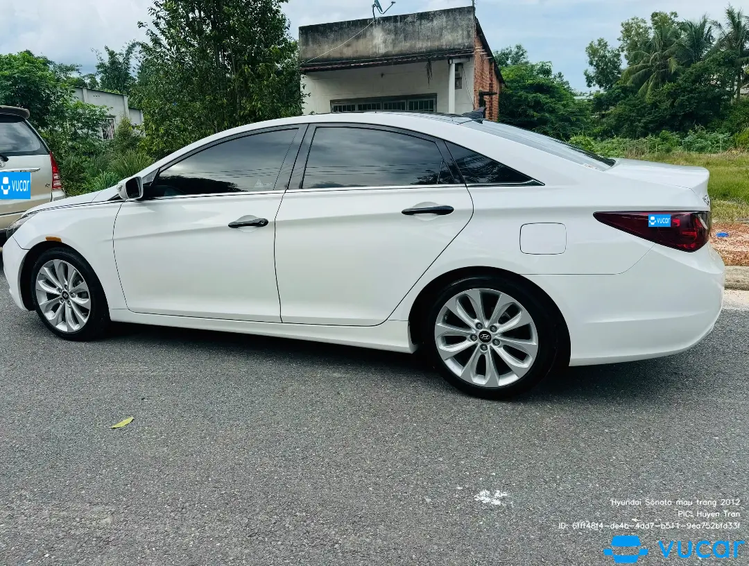 Hyundai Sonata màu trắng 2012 - Ngoại thất 2