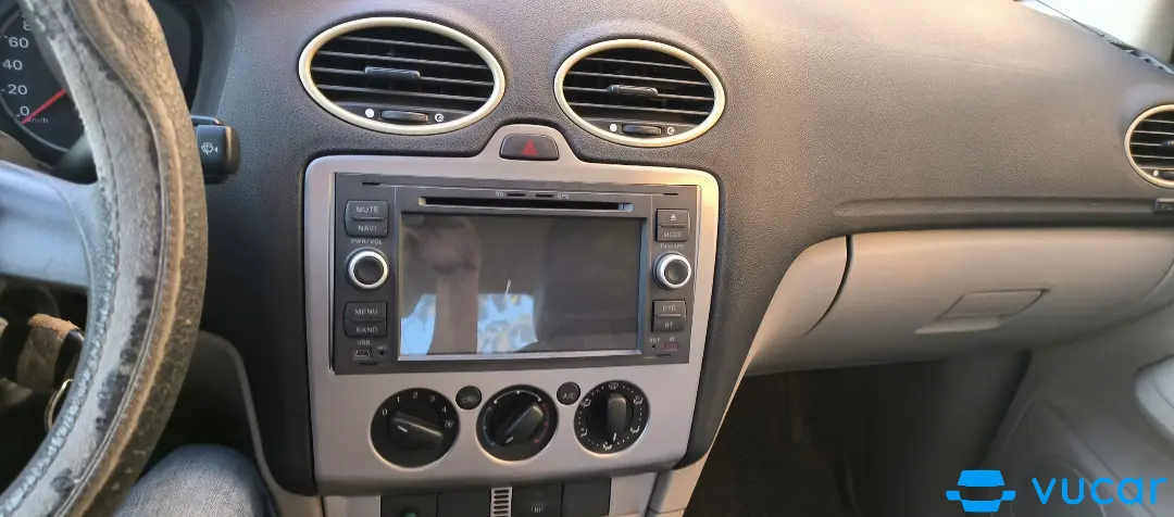 Ford Focus 1.8 MT 2009 - Nội thất 4