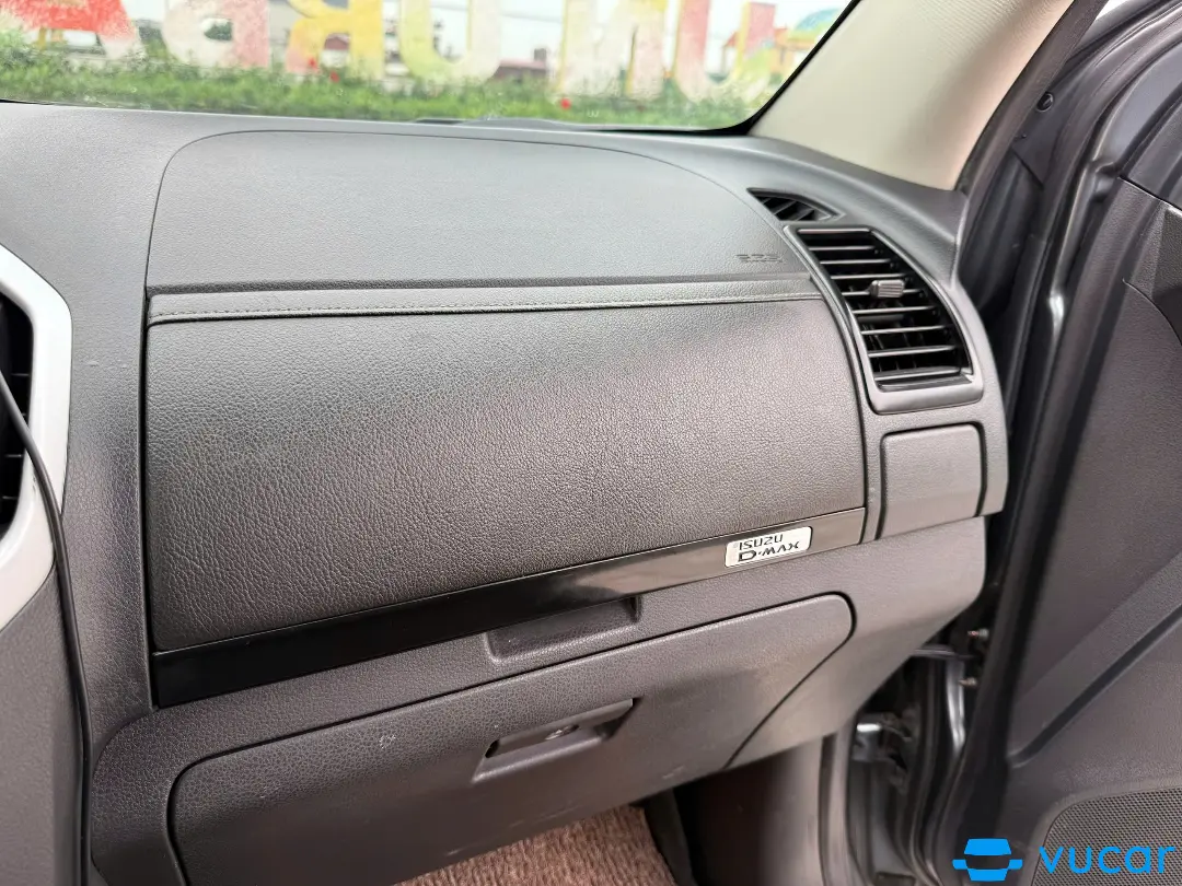 Isuzu Dmax LS 1.9L 4x2 MT 2019 - Nội thất 6