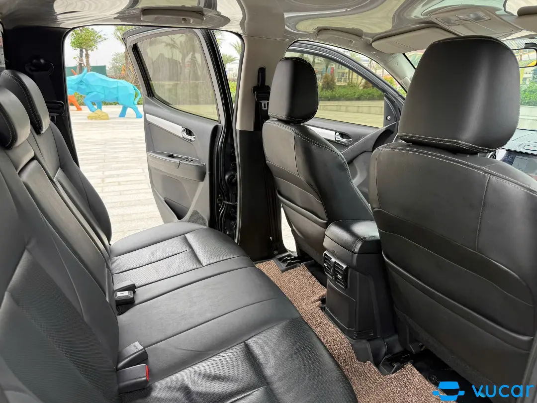 Isuzu Dmax LS 1.9L 4x2 MT 2019 - Nội thất 9