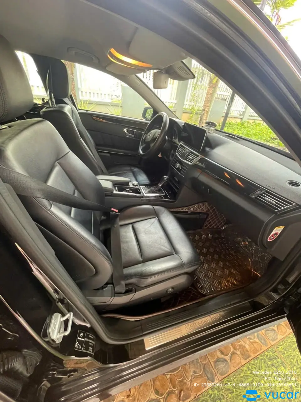 Mercedes E250 2010 - Nội thất 1