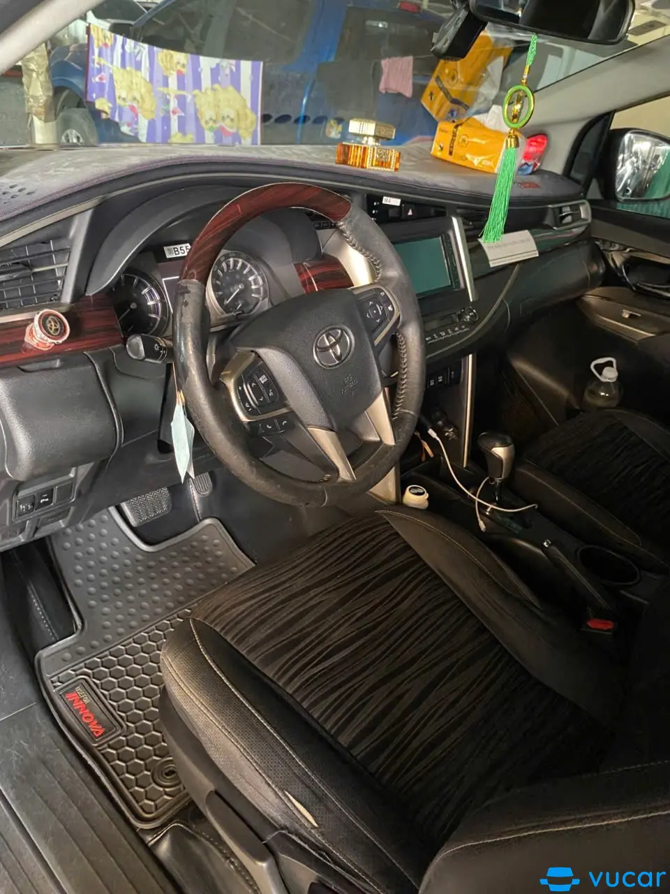 Toyota Innova 2.0 Venturer 2017 - Nội thất 1
