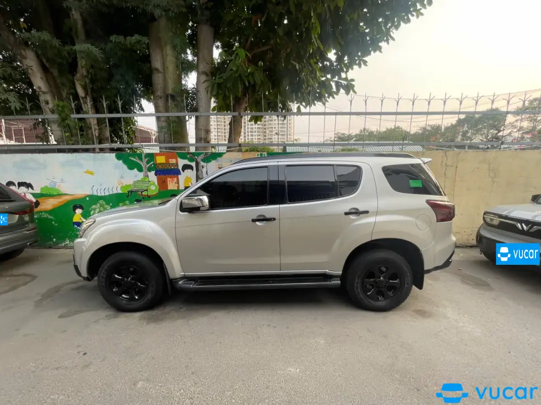 Ảnh xe Isuzu MU-X 1.9 MT 2019 - Máy dầu - 1 chủ mới từ đầu