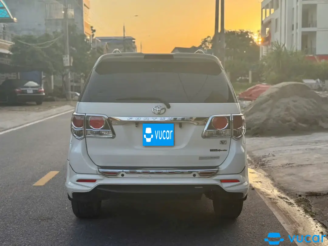 Toyota Fortuner 2.7V 4x4 AT 2016 - Ngoại thất 2