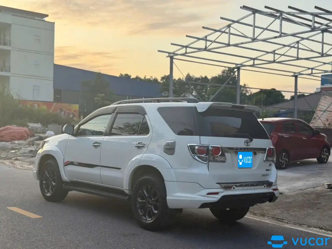 Toyota Fortuner 2.7V 4x4 AT 2016 - Ngoại thất 5