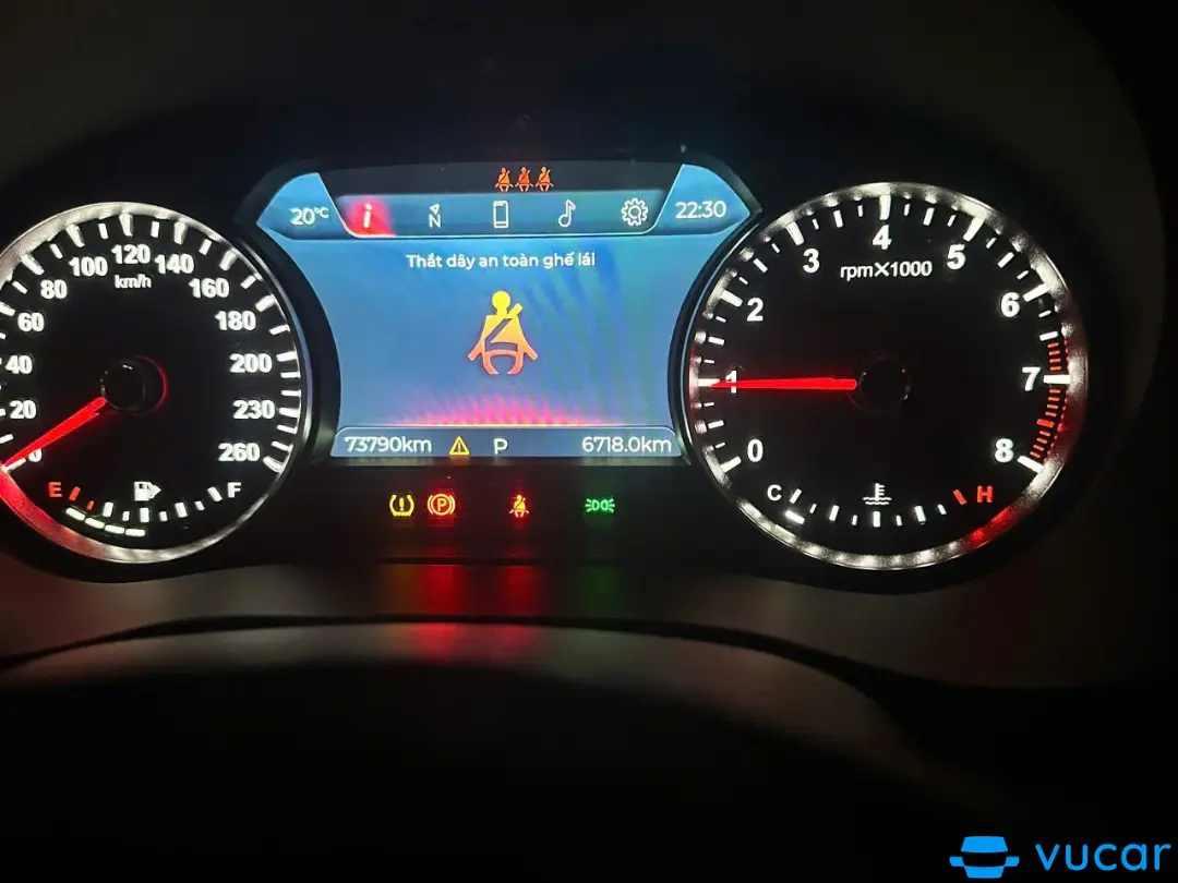VinFast Lux A 2.0 2019 Base 2.0 AT - Nội thất 1
