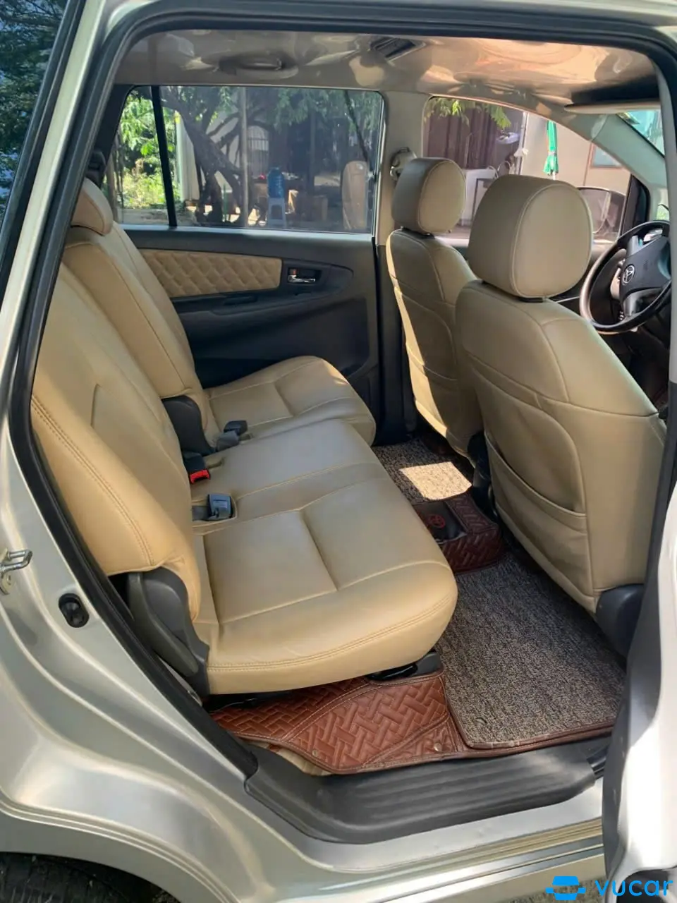 Innova 2013 2.0E - Nội thất 3
