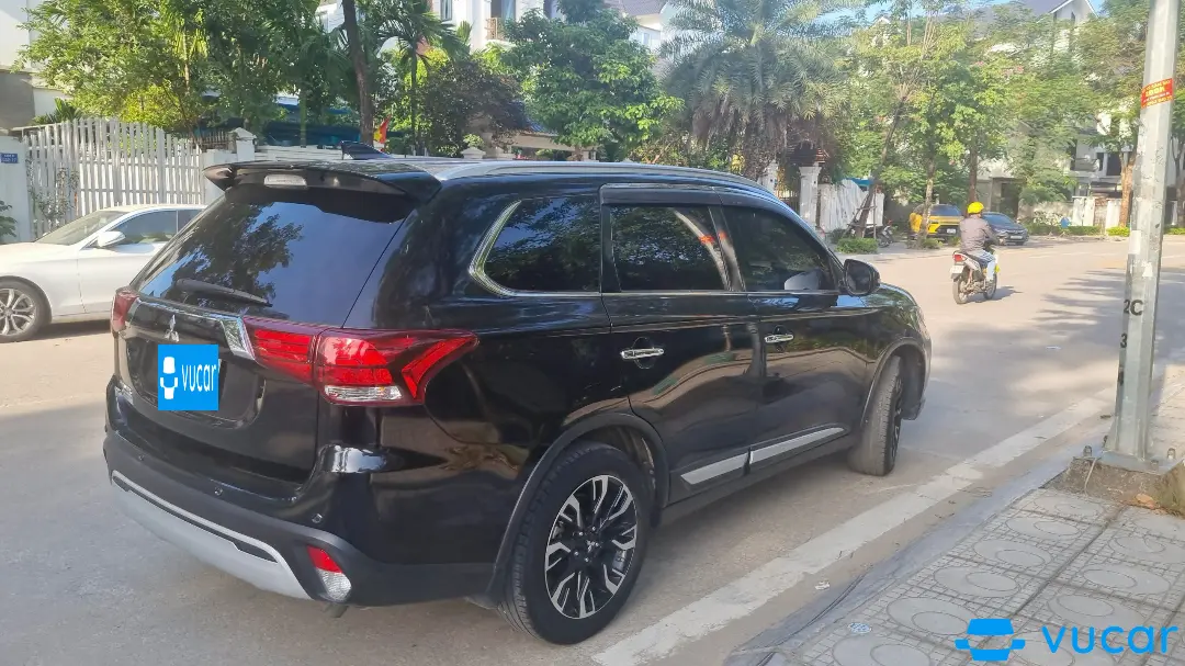 Ảnh xe Mitsubishi Outlander Premium 2.0 CVT 2021