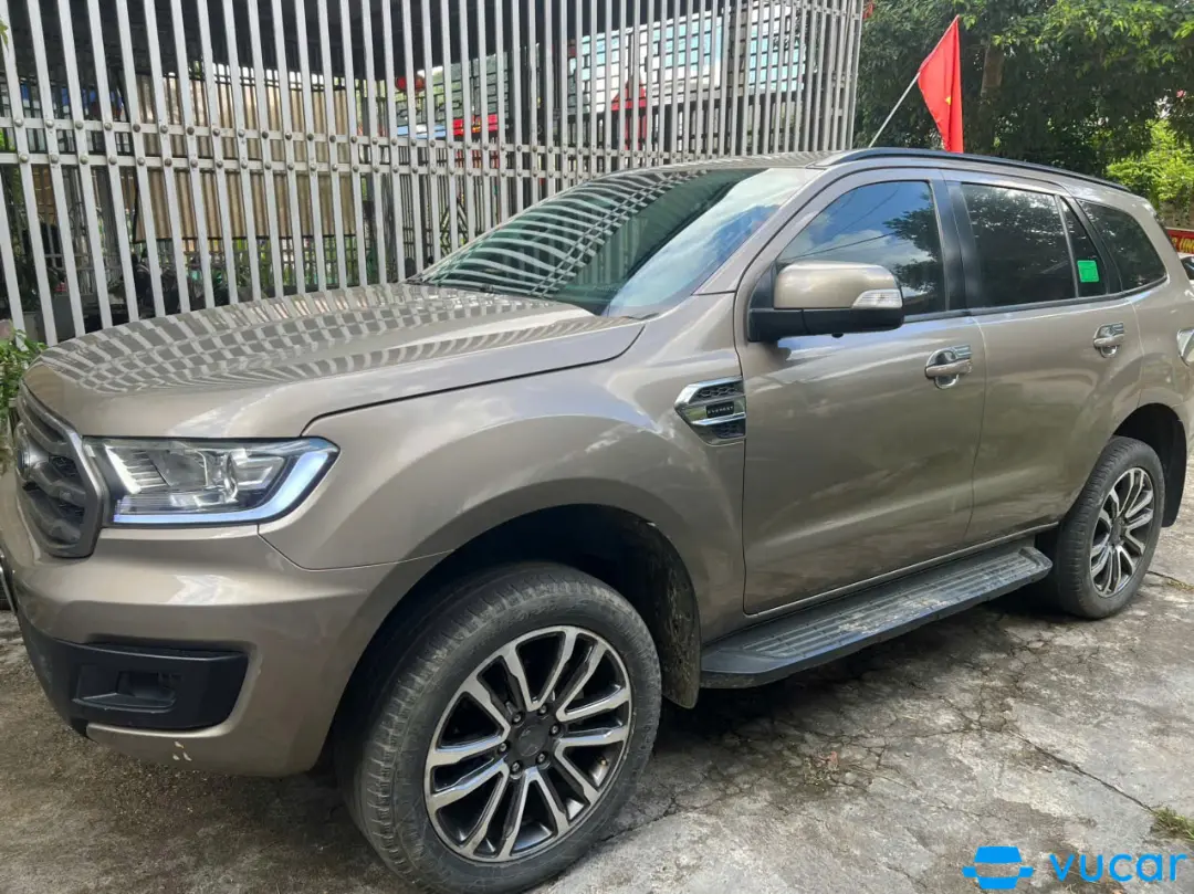 Ford Everest Ambiente 2.0 4x2 MT 2019
