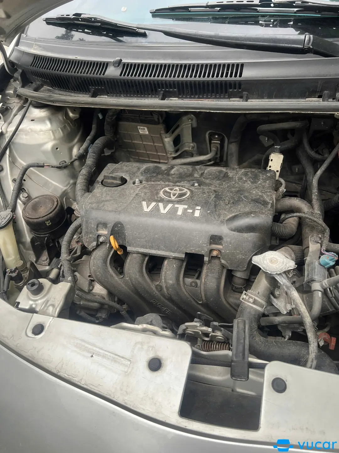 Toyota yaris - Khoang động cơ 1