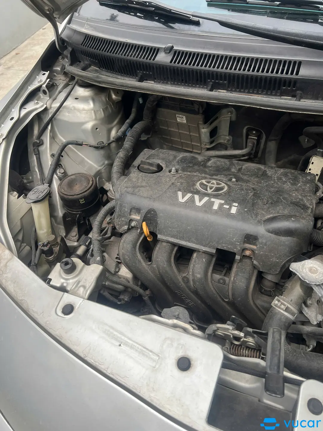 Toyota yaris - Khoang động cơ 2