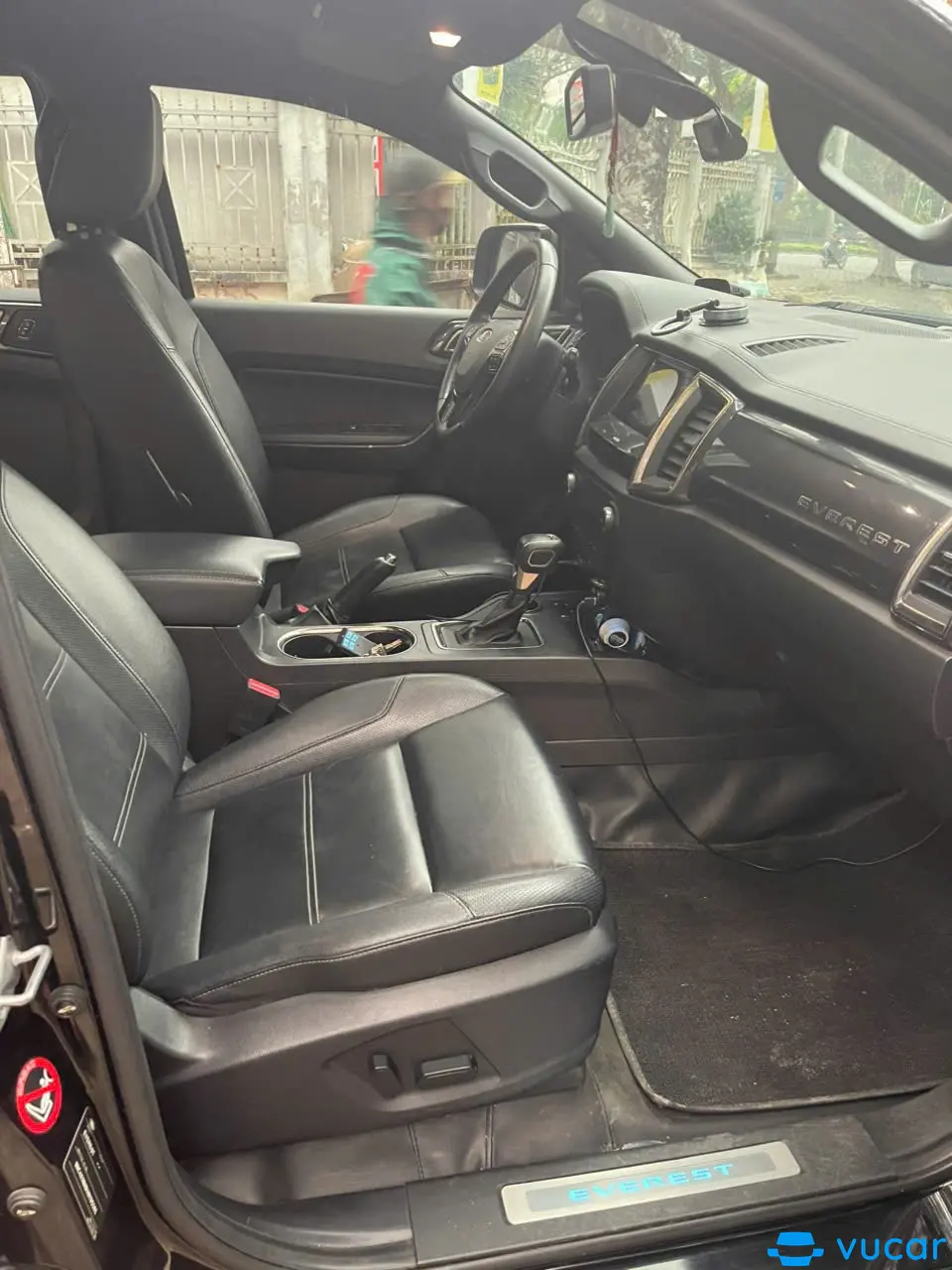 Ford Everest Titanium 2.0L 4x2 AT 2022 - Nội thất 1