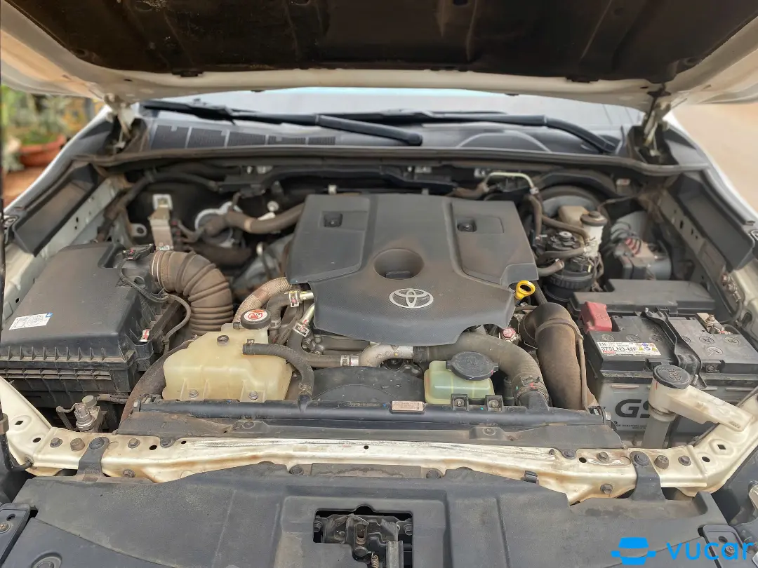 Toyota Fortuner 2.4L 4x2 AT 2022 - Khoang động cơ 1