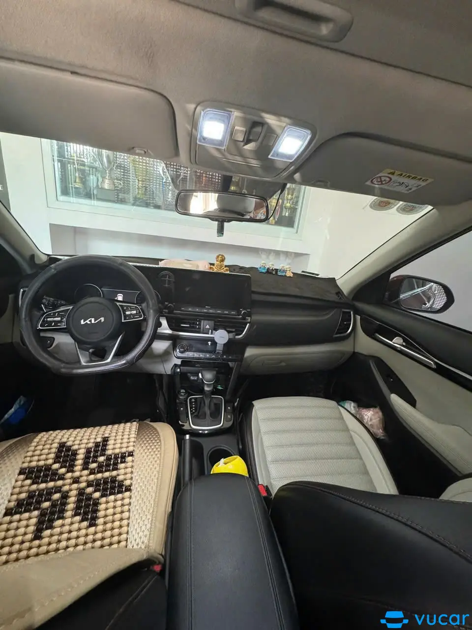 Kia Seltos Premium 1.4 AT 2023 - Nội thất 3