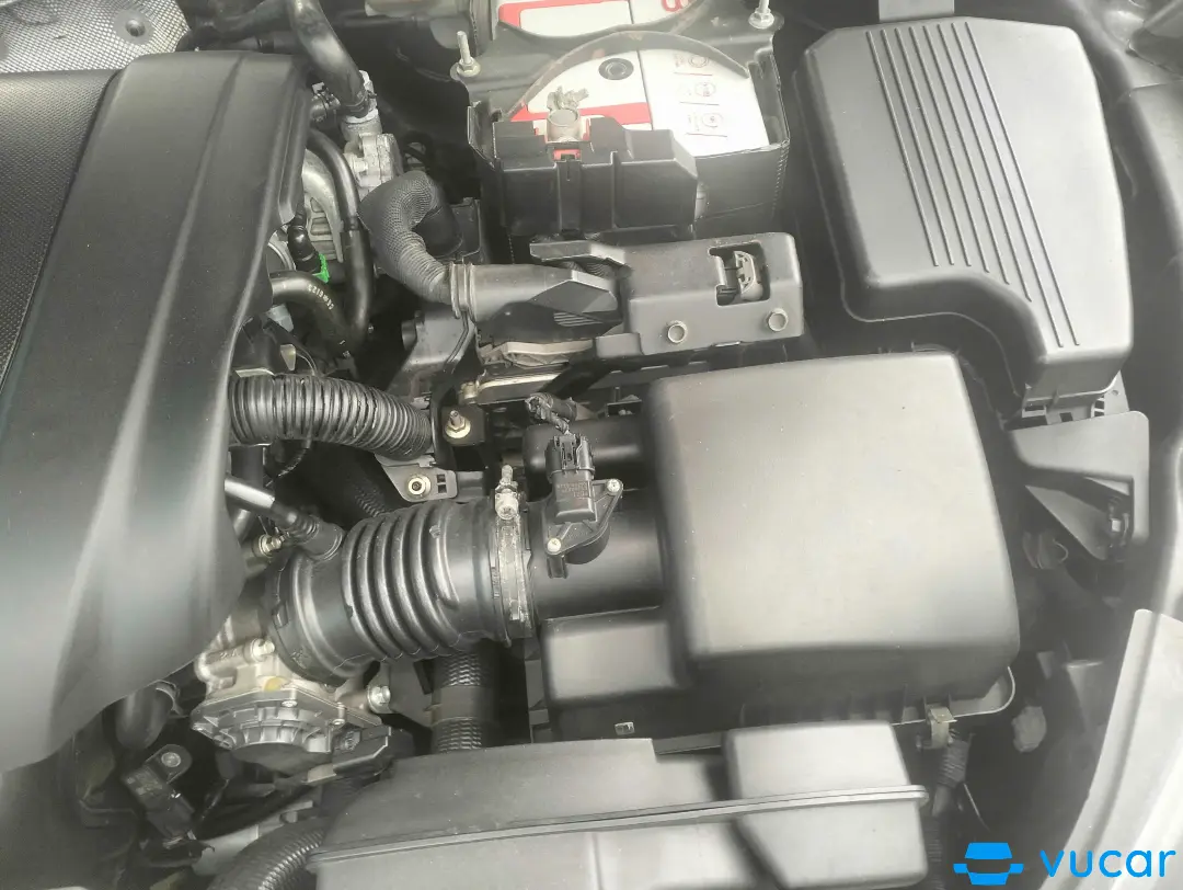 Mazda 6 Deluxe 2.0 AT 2018 - Khoang động cơ 2