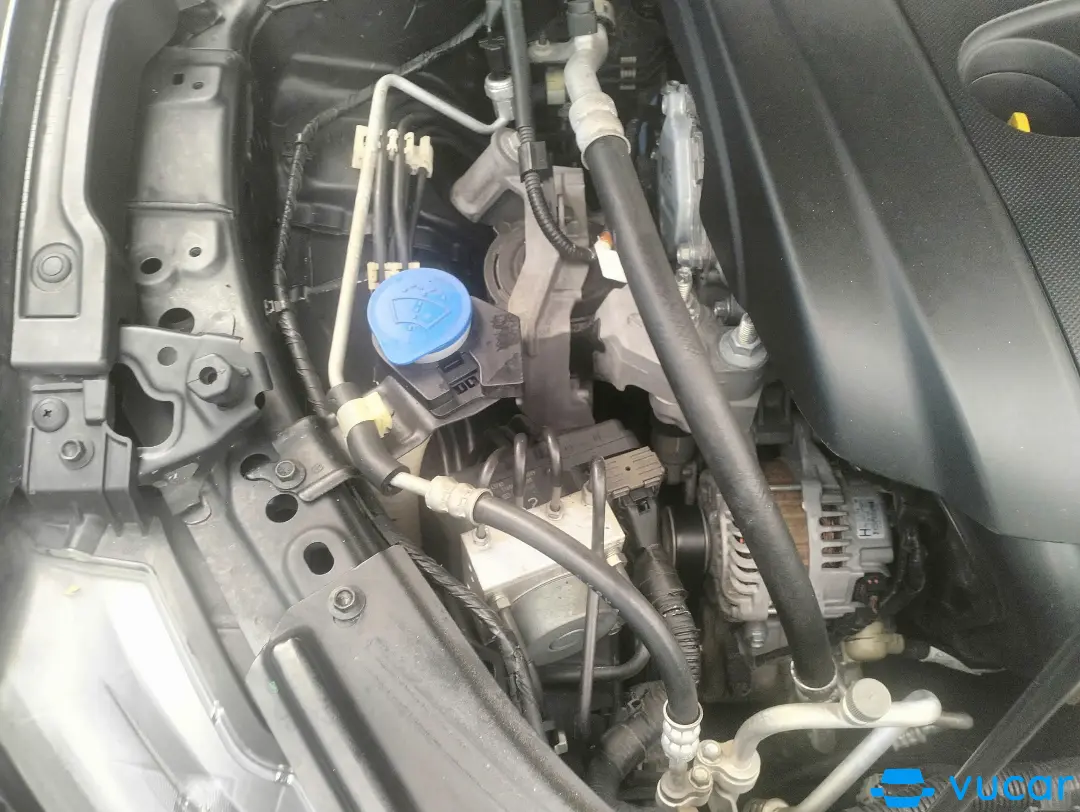 Mazda 6 Deluxe 2.0 AT 2018 - Khoang động cơ 4
