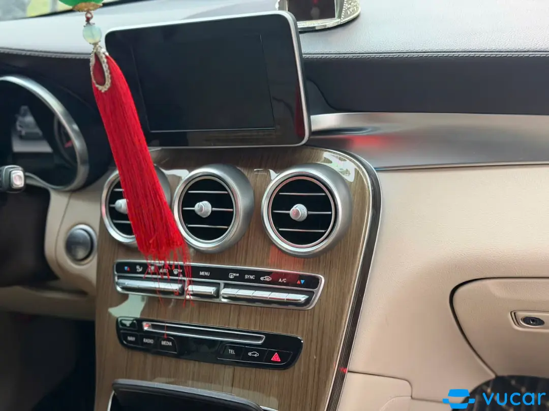 Mercedes Glc 250 4Matic 2017 - Nội thất 3