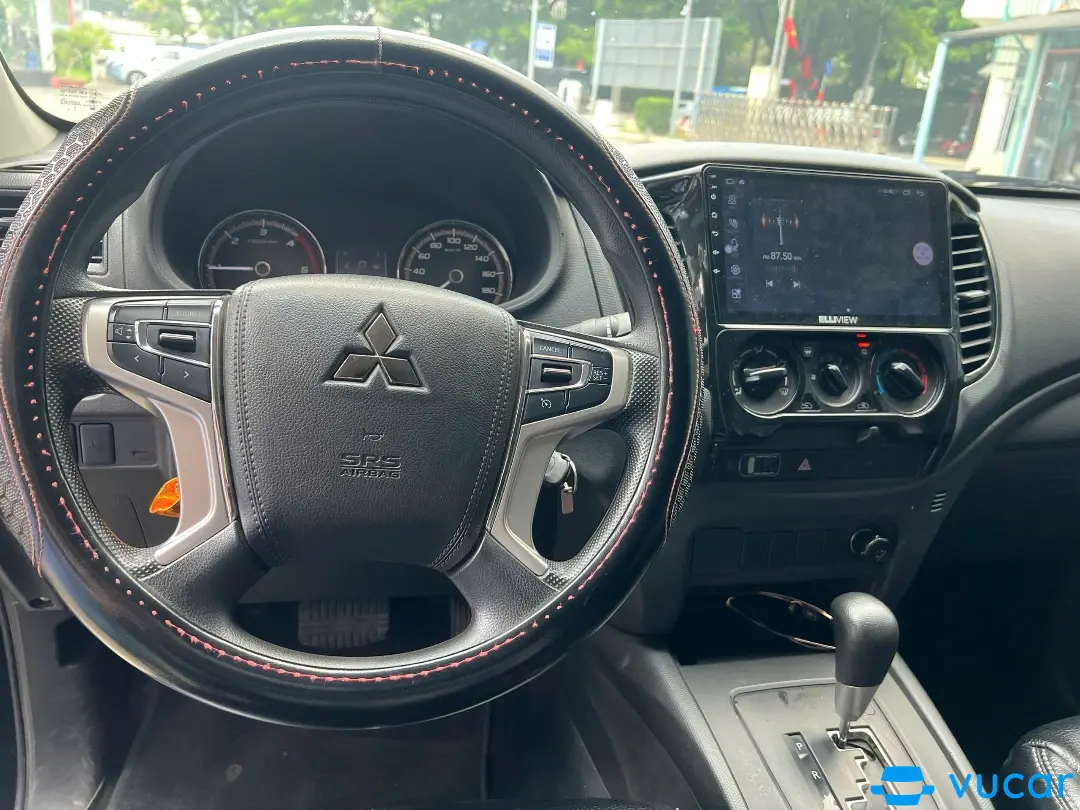 Mitsubishi Triton 4x2 AT 2022 - Nội thất 2