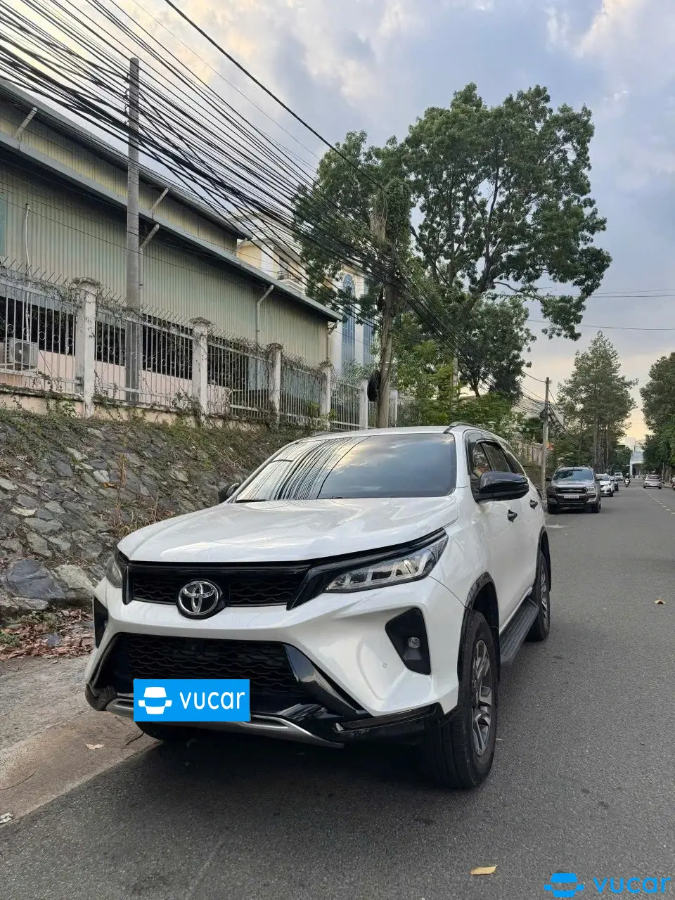 Toyota Fortuner Legender 2.4L 4x2 AT 2022 - Ngoại thất 1