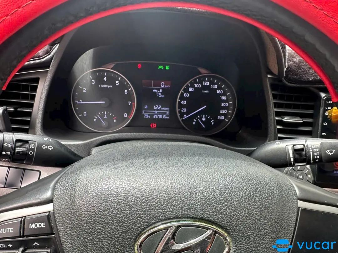 Hyundai Elantra 1.6 MT 2016 - Nội thất 1