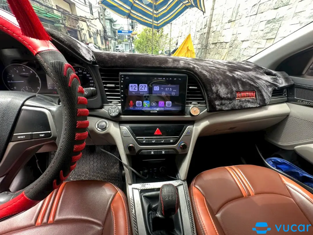 Hyundai Elantra 1.6 MT 2016 - Nội thất 2