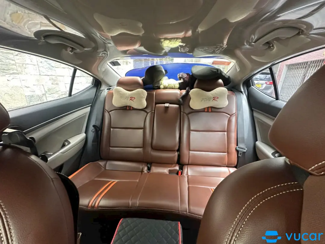Hyundai Elantra 1.6 MT 2016 - Nội thất 3