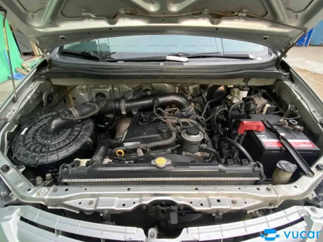 Toyota Innova G 2009 - Khoang động cơ 1