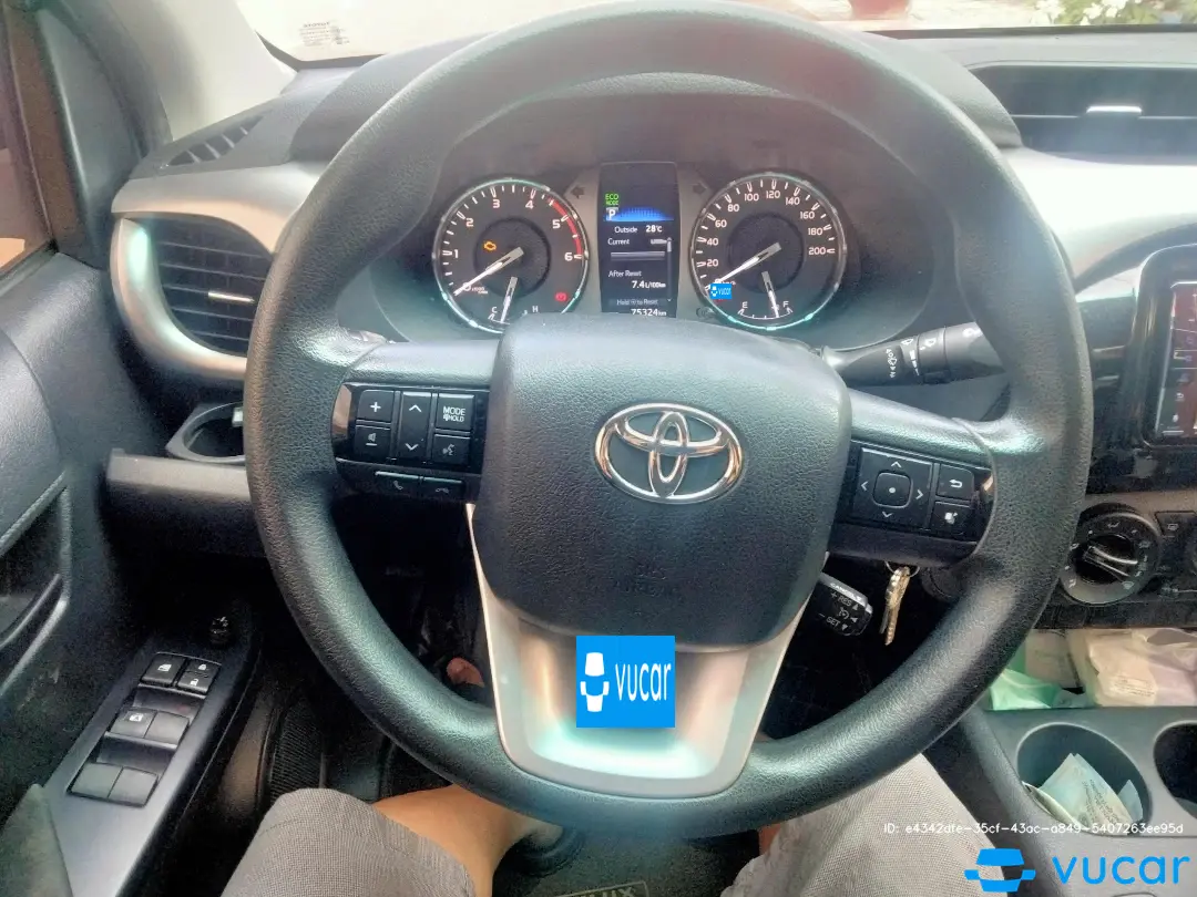 Toyota Hilux 2.4L 4x2 AT 2021 - Nội thất 7